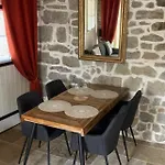 Le Logis Des Remparts A L'interieur De La Cite Medievale, Jardin Prive, Parking Inclus *