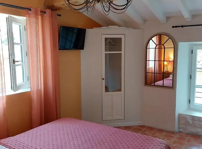 Le Logis Des Remparts A L'interieur De La Cite Medievale, Jardin Prive, Parking Inclus 펜션 *