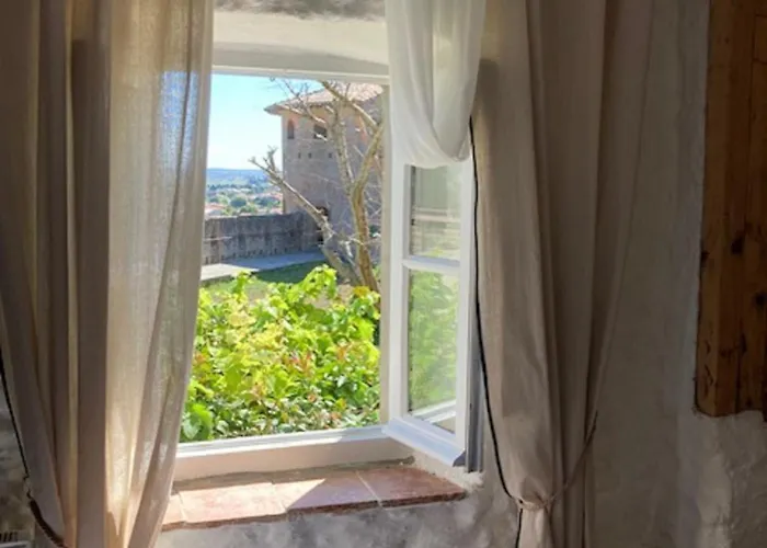 Le Logis Des Remparts A L'interieur De La Cite Medievale, Jardin Prive, Parking Inclus 펜션 *