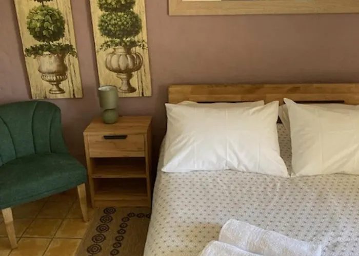 Hébergement de vacances Le Logis Des Remparts Coeur De La Cité Médiévale, Jardin Privé